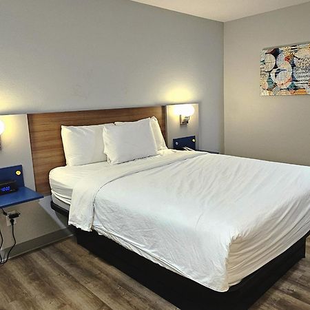 Microtel Inn & Suites By Wyndham Tulsa - Catoosa Route 66 Bagian luar foto