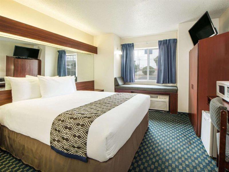 Microtel Inn & Suites By Wyndham Tulsa - Catoosa Route 66 Bagian luar foto