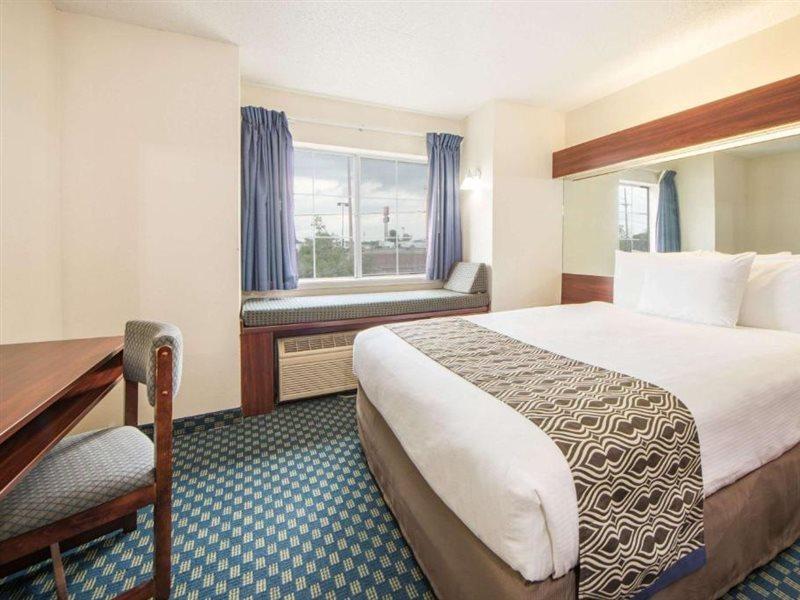 Microtel Inn & Suites By Wyndham Tulsa - Catoosa Route 66 Bagian luar foto