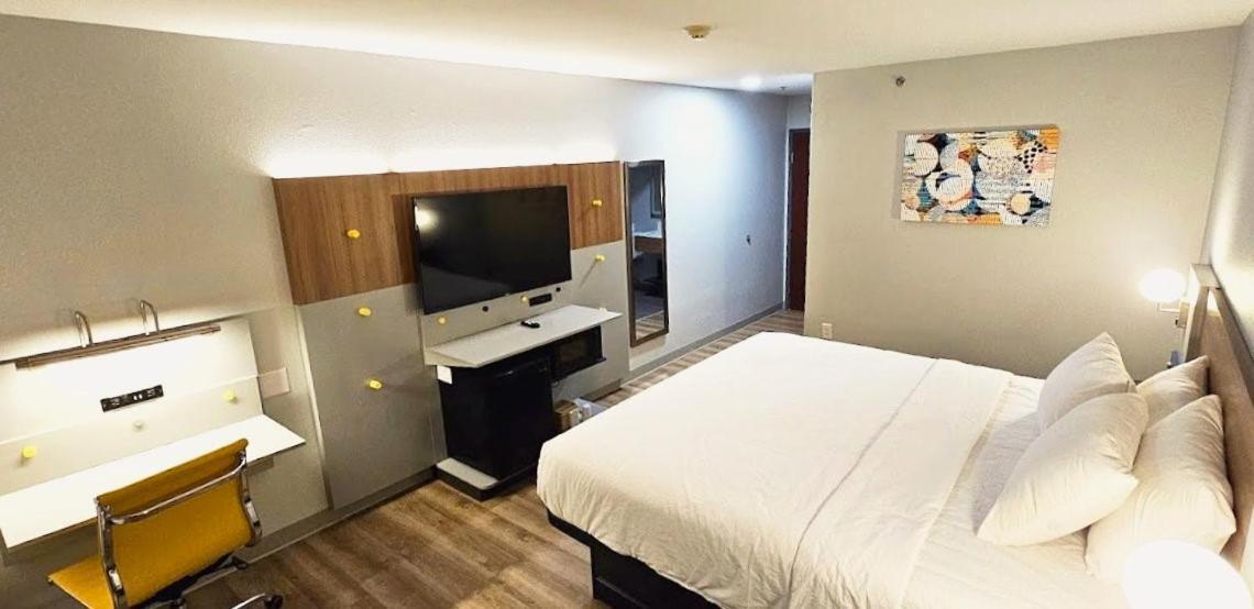Microtel Inn & Suites By Wyndham Tulsa - Catoosa Route 66 Bagian luar foto