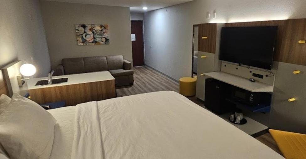 Microtel Inn & Suites By Wyndham Tulsa - Catoosa Route 66 Bagian luar foto
