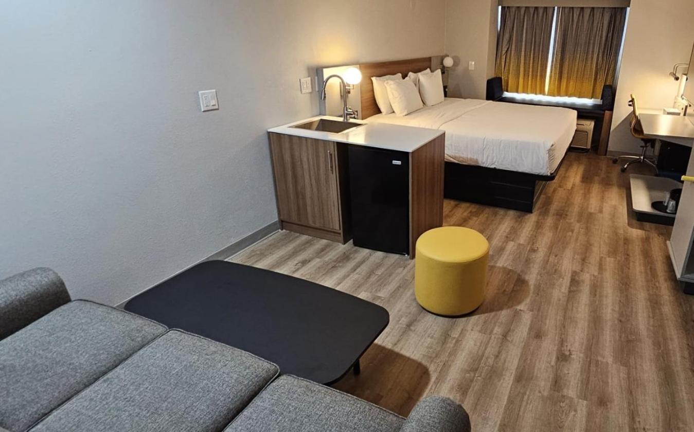 Microtel Inn & Suites By Wyndham Tulsa - Catoosa Route 66 Bagian luar foto