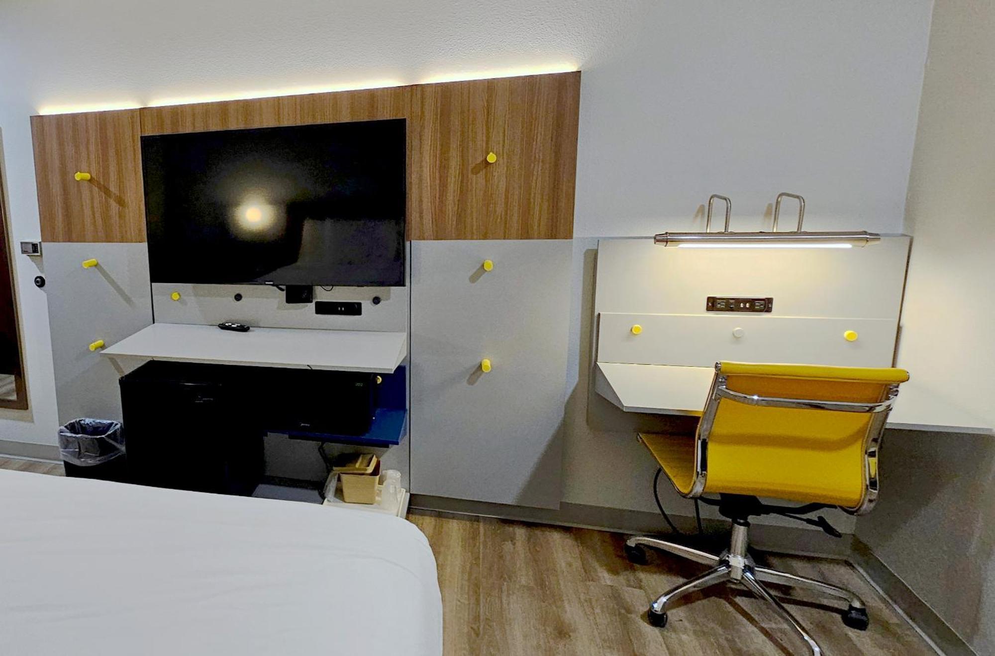 Microtel Inn & Suites By Wyndham Tulsa - Catoosa Route 66 Bagian luar foto