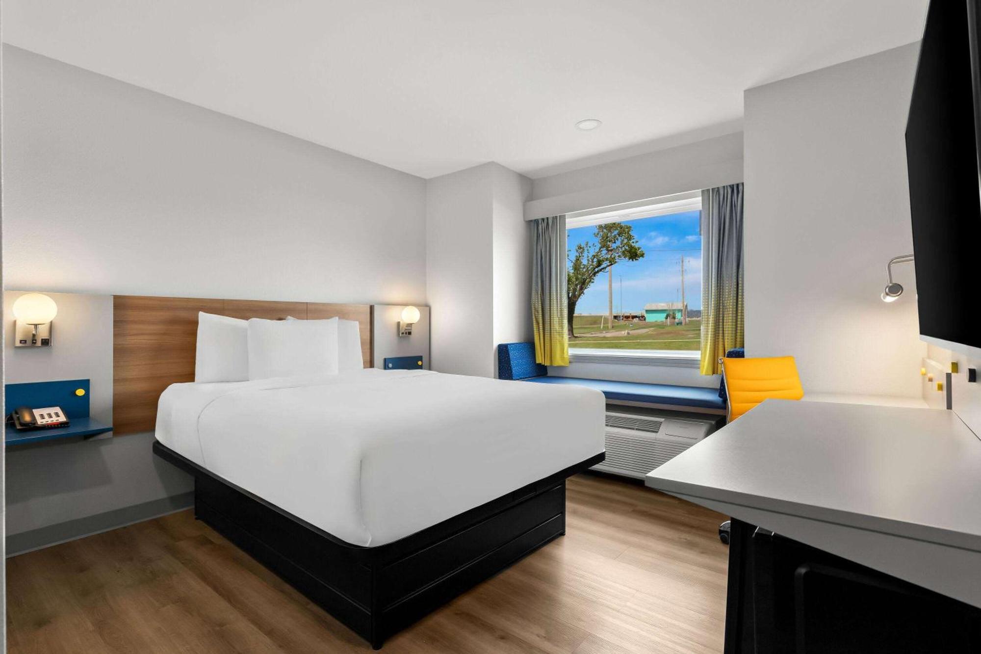Microtel Inn & Suites By Wyndham Tulsa - Catoosa Route 66 Bagian luar foto