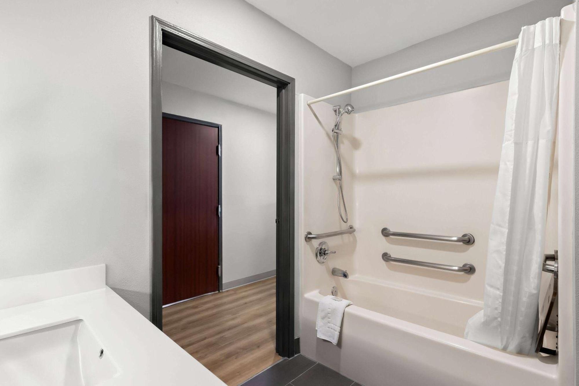 Microtel Inn & Suites By Wyndham Tulsa - Catoosa Route 66 Bagian luar foto