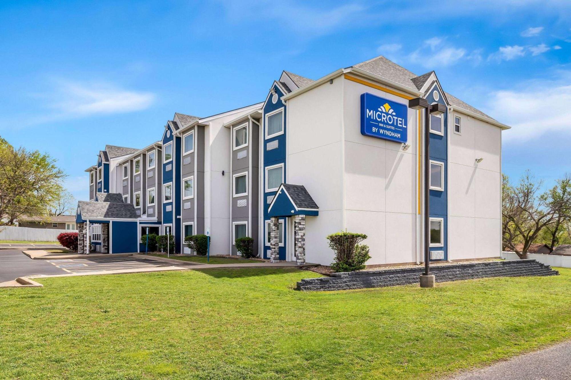 Microtel Inn & Suites By Wyndham Tulsa - Catoosa Route 66 Bagian luar foto