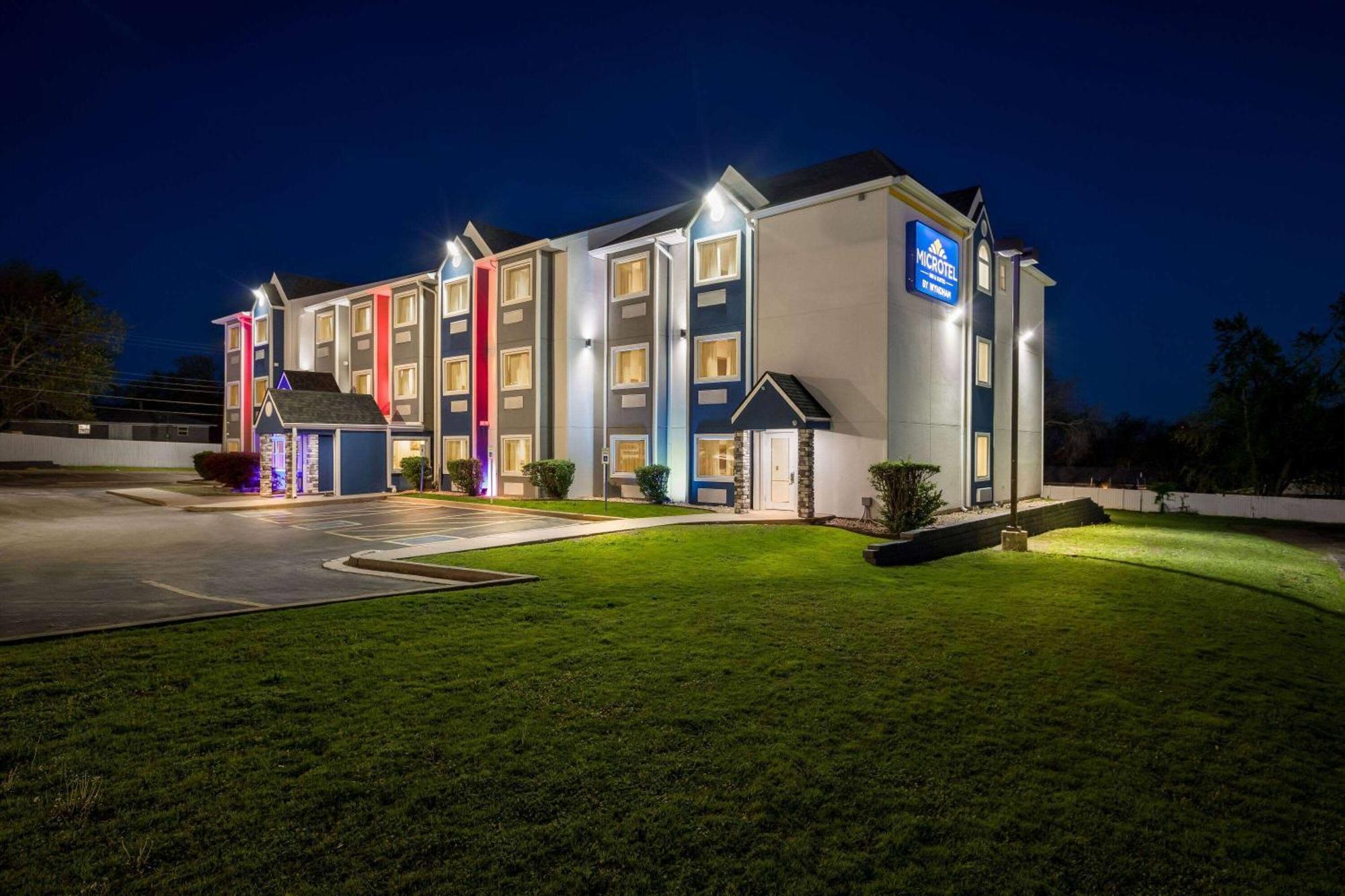 Microtel Inn & Suites By Wyndham Tulsa - Catoosa Route 66 Bagian luar foto