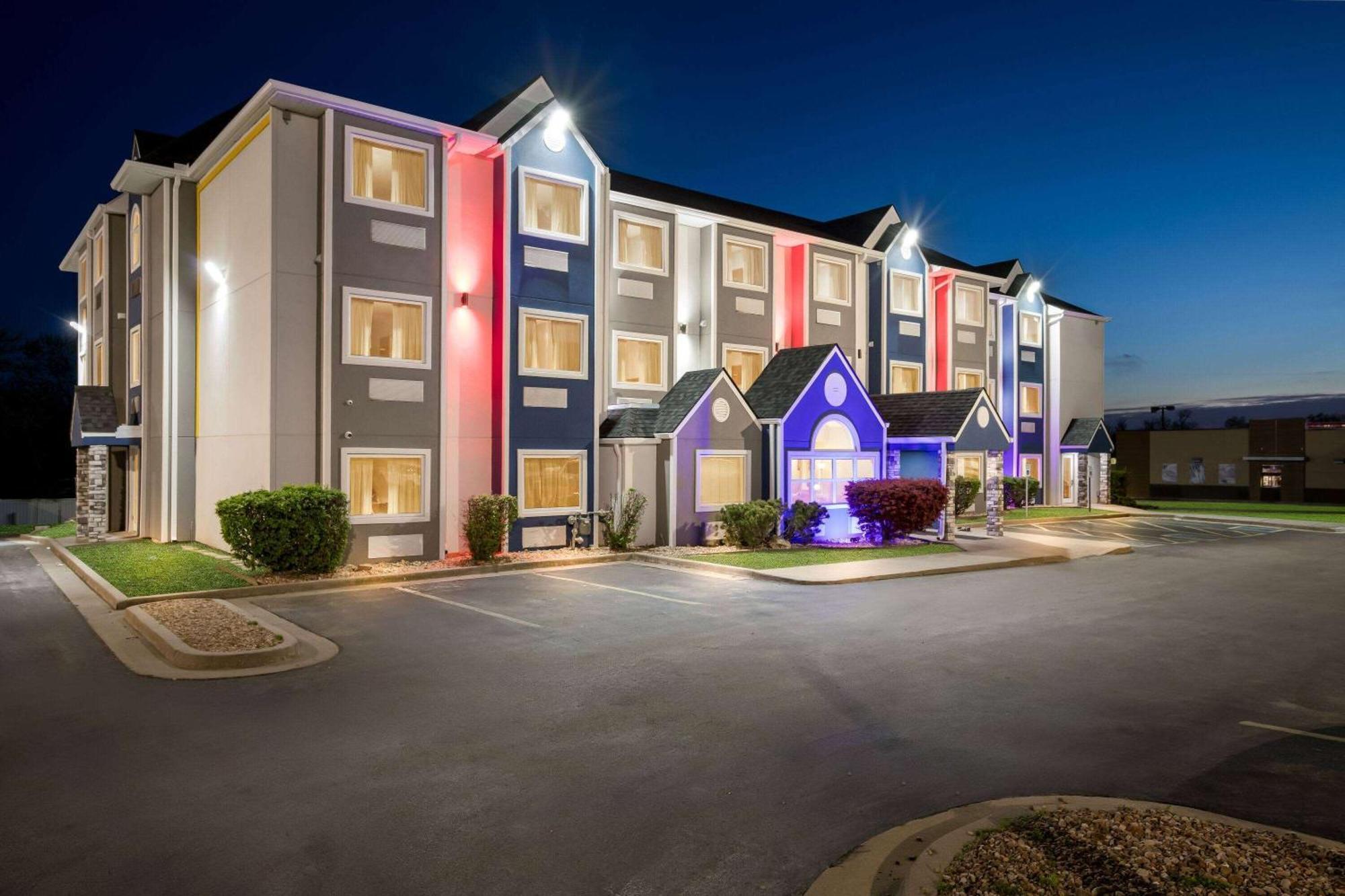 Microtel Inn & Suites By Wyndham Tulsa - Catoosa Route 66 Bagian luar foto
